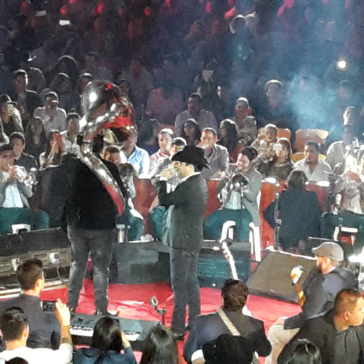 FeriaChiapasAC's tweet photo. Julion Alvarez en el Palenque de Gallos de la Feria Chiapas 2015. La Feria Que Nos Une. https://t.co/nvKdF437Qo