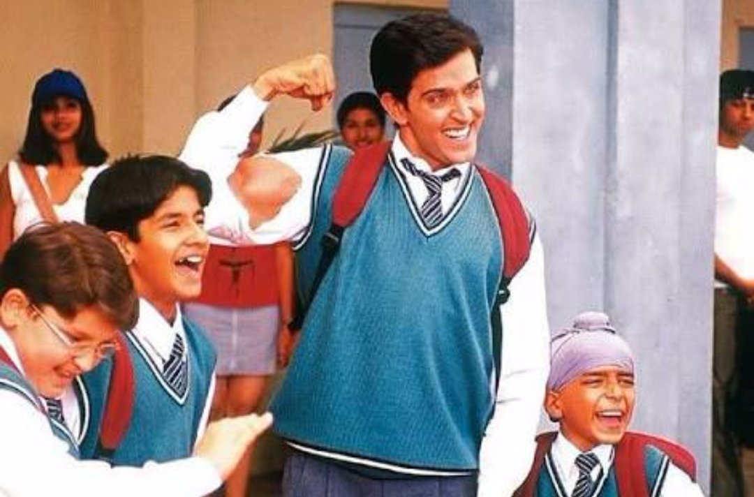 oothikicha's tweet photo. Bodybuilder school boy finds a wingman in an alien to help him lose his virginity. #ExplainAFilmPlotBadly https://t.co/1XABLOKYE9