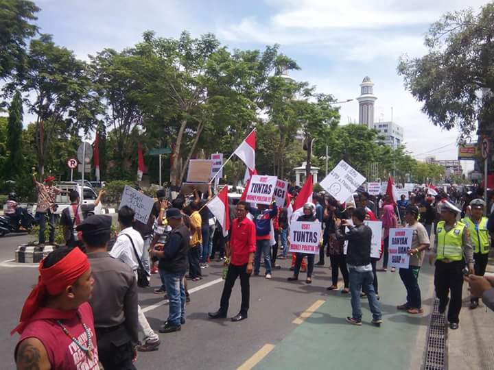 Sikon 11.34 | Aksi unjuk rasa masa paslon nomor 3 di Klandasan. Situasi aman terkendali, Foto: Zaki Fuad