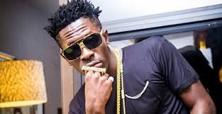 abelaabby1's tweet photo. Shatta Wale blasts 2015 Bass Awards organizers
read more>>#RememberNowConcert https://t.co/Fv5JzcRJwZ