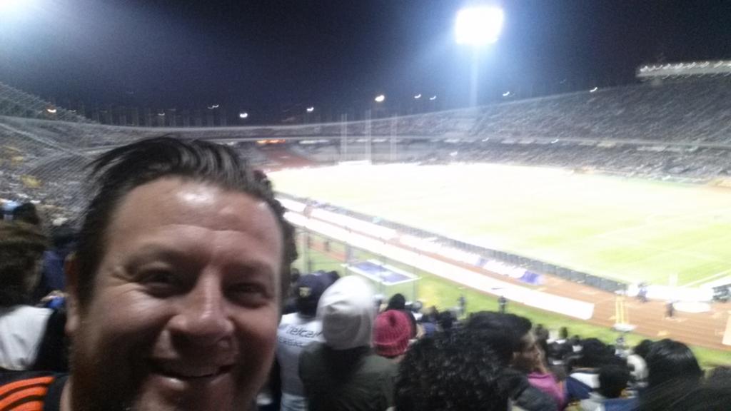 Luis_GQM's tweet photo. Después de un largo día de chamba, aquí en la final en el #EstadiodeCU en la final https://t.co/P0EF3A22Xg