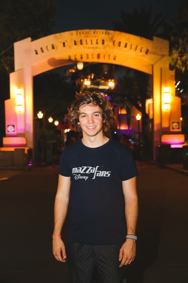mazzafansdisney's tweet photo. También pueden escribirle mensajes a @francomasini que los está leyendo! Utilizando #MazzaFansInColors en el mensaje https://t.co/Yagv8M6fri