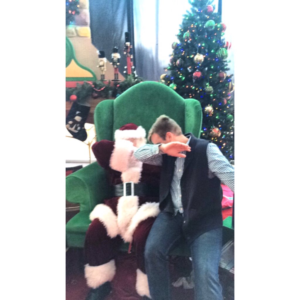 fosterhayes's tweet photo. It's called a dab mom, gosh! https://t.co/r8jXAcCcUX