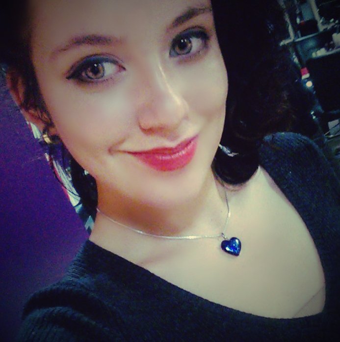 LadyDalin's tweet photo. Blue @.@ jajajajaja morning job in glam :D https://t.co/I0ZhJqI5MS