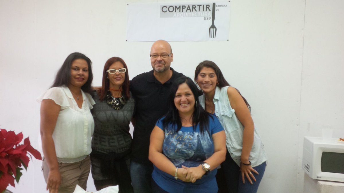 Orgulloso de salir en esta foto con el corazón de #ArqUSB Rosalba Torres Indira Vásquez <a href="/arelismav/">Arelys Mavarez</a> Génesis Martínez