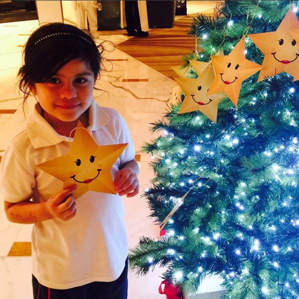 ShangriLa_Dubai's tweet photo. Have you made your wish yet? #WishUponAStar #ShangriLaHotels #Dubai #FestivePhotobooth https://t.co/QZn7LMIp5w