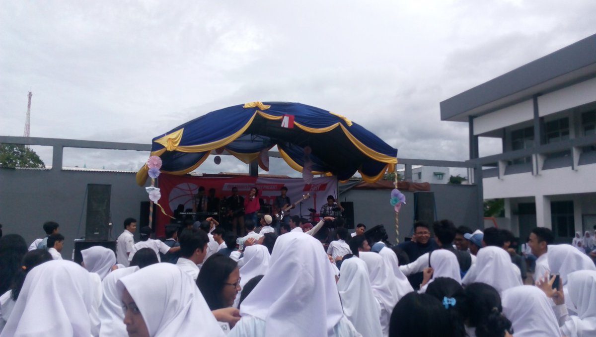 This is our guest star..ayo tonton