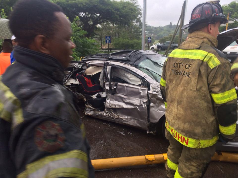 _ArriveAlive's tweet photo. Two injured in Truck accident at Watermeyer on top of the N4 bridge https://t.co/zi9MtFAGV8 @EMER_G_MED #ArriveAlive https://t.co/8syq6uuVdj