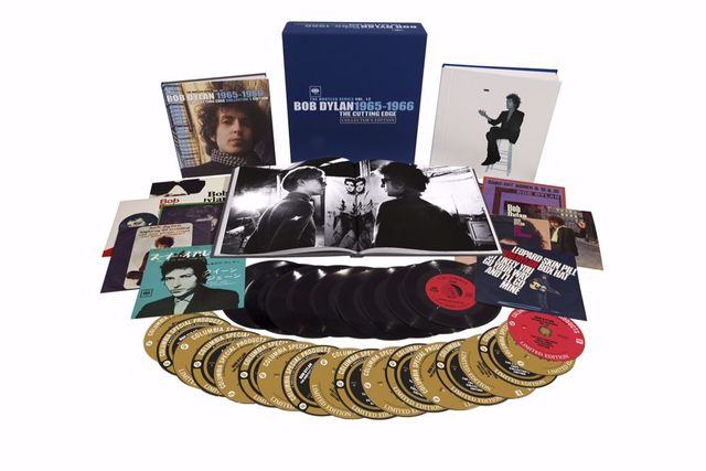 RockFM_ES's tweet photo. ¿Quieres esta caja de @bobdylan? RT diciéndonos el tema de #Dylan que suene durante el programa #ElPirataYSuBanda https://t.co/0sTIkFbfvt
