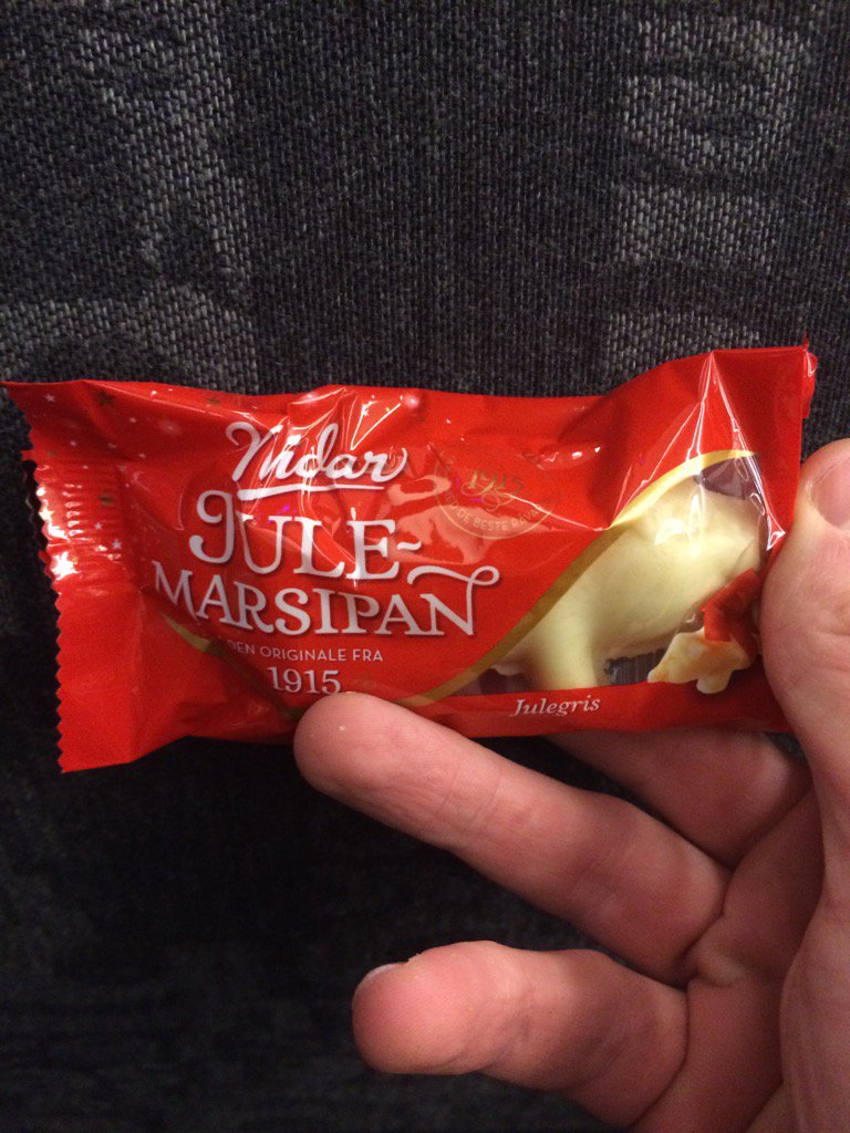 thomasvieil's tweet photo. Takk @nsb_no for pendler tog MED servering! #julegris https://t.co/2JrKDOYD2b