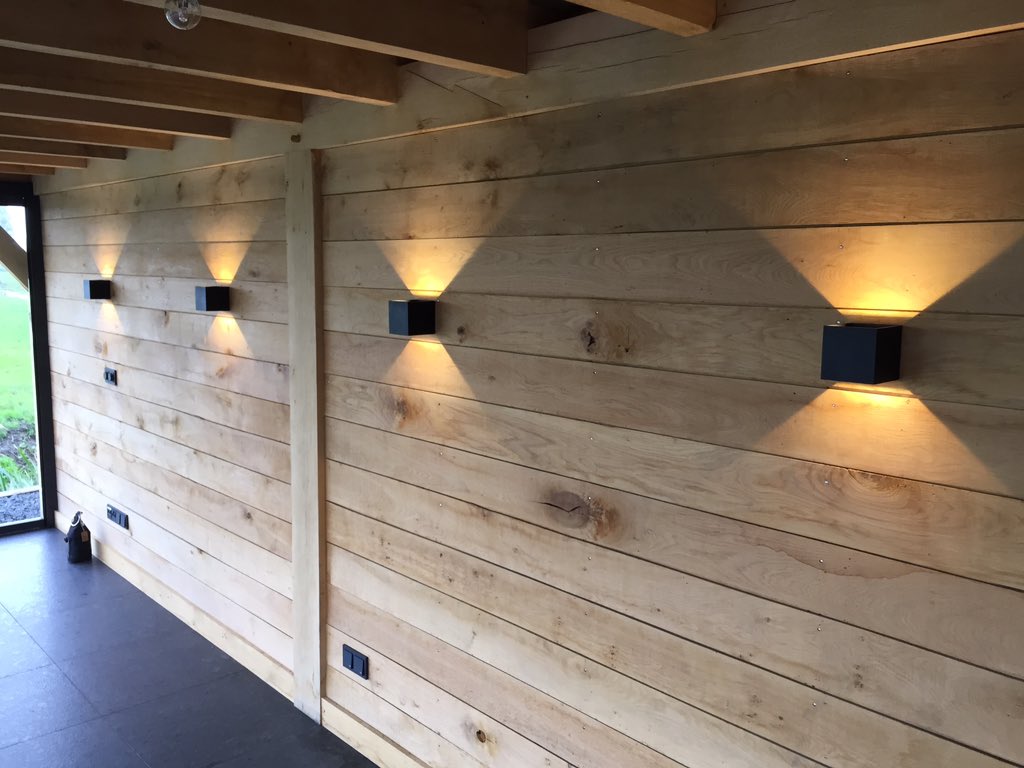 Mooie verlichting geplaatst in een buitenverblijf #Alpen aan de Rijn.