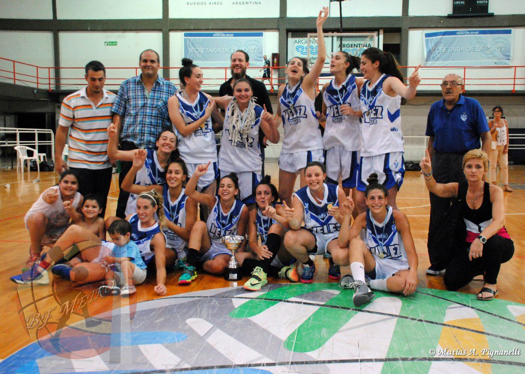 BF_Metro's tweet photo. #TFFB2015 La novena estrella bajó del cielo. Vélez campeón. Venció a Unión Florida 63-47 https://t.co/RV7BMWPN98 https://t.co/mKZnlK23Ht