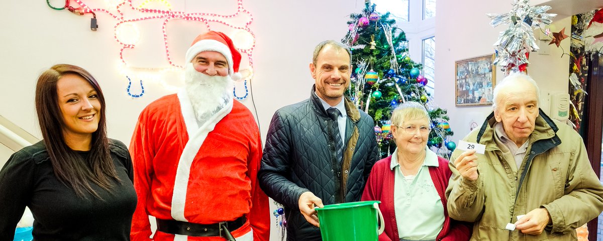 KayC_Riverside's tweet photo. Here we are at Grange Road in #Middlesbrough holding a Christmas draw for local residents @RiversideUK @gentoogroup https://t.co/QgQbCor2N8