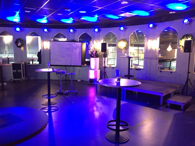 RegioBusiness's tweet photo. We zijn klaar voor de #BOBKerstborrel en #BOBMasterclass. Tot straks! @willemiibusines @bonheurgroep @FrankKrake https://t.co/BIG86dioxp