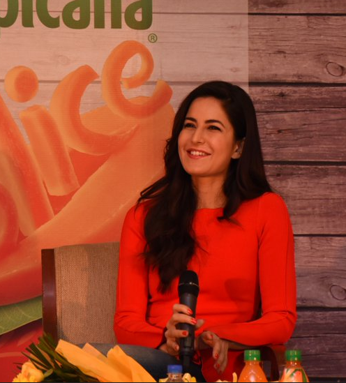 soniakhan2706's tweet photo. The gorgeous Katrina Kaif at Slice Meet &amp; Greet https://t.co/1O7t2eZ6y7