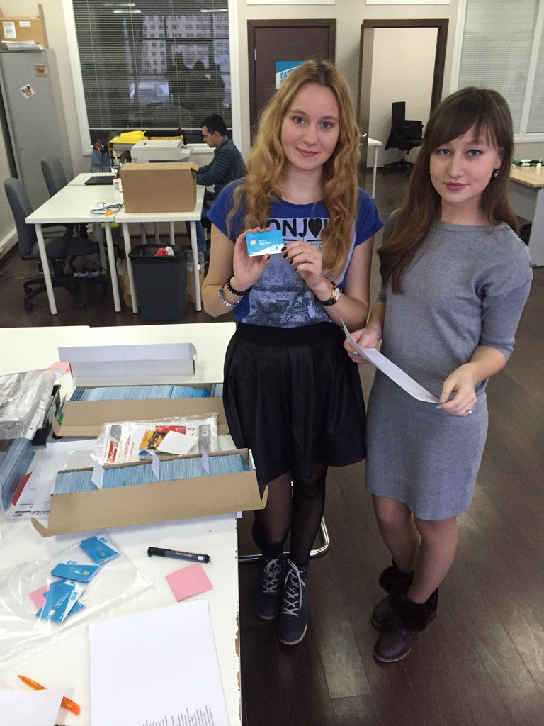 Две Даши @Levkina_Darya и <a href="/BakhtinaDascha/">Бахтина Дарья</a> решают какие из региональных отделений получат партийные билеты первыми