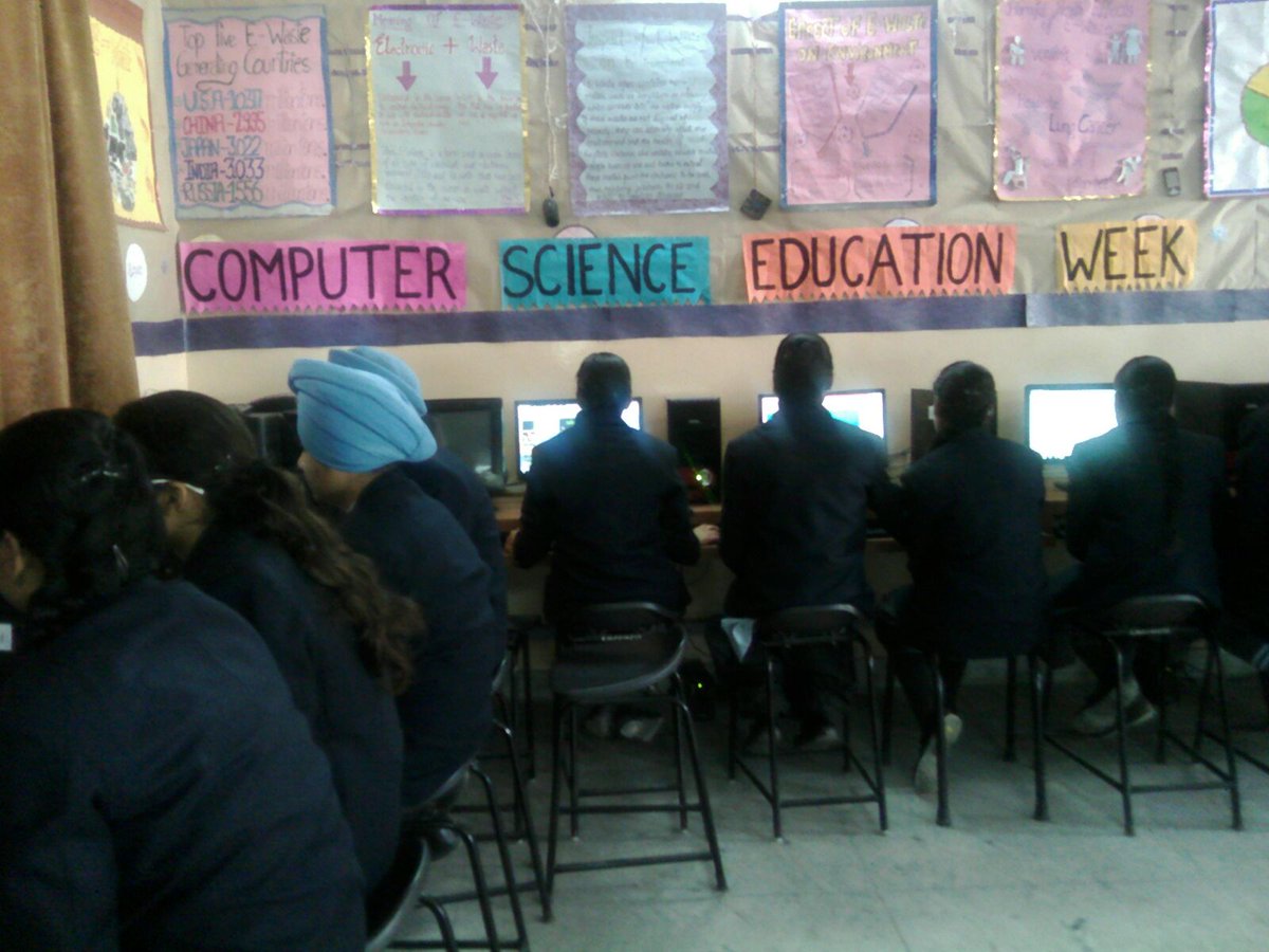 Students from Kamla Nehru Public School celebrating #HourOfCode with enthusiasm and fervor.