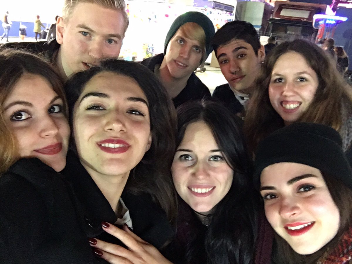 evajigglypuff's tweet photo. Las personas que valen la pena son aquellas que te la quitan ♡ https://t.co/nQ0LT0SIH9