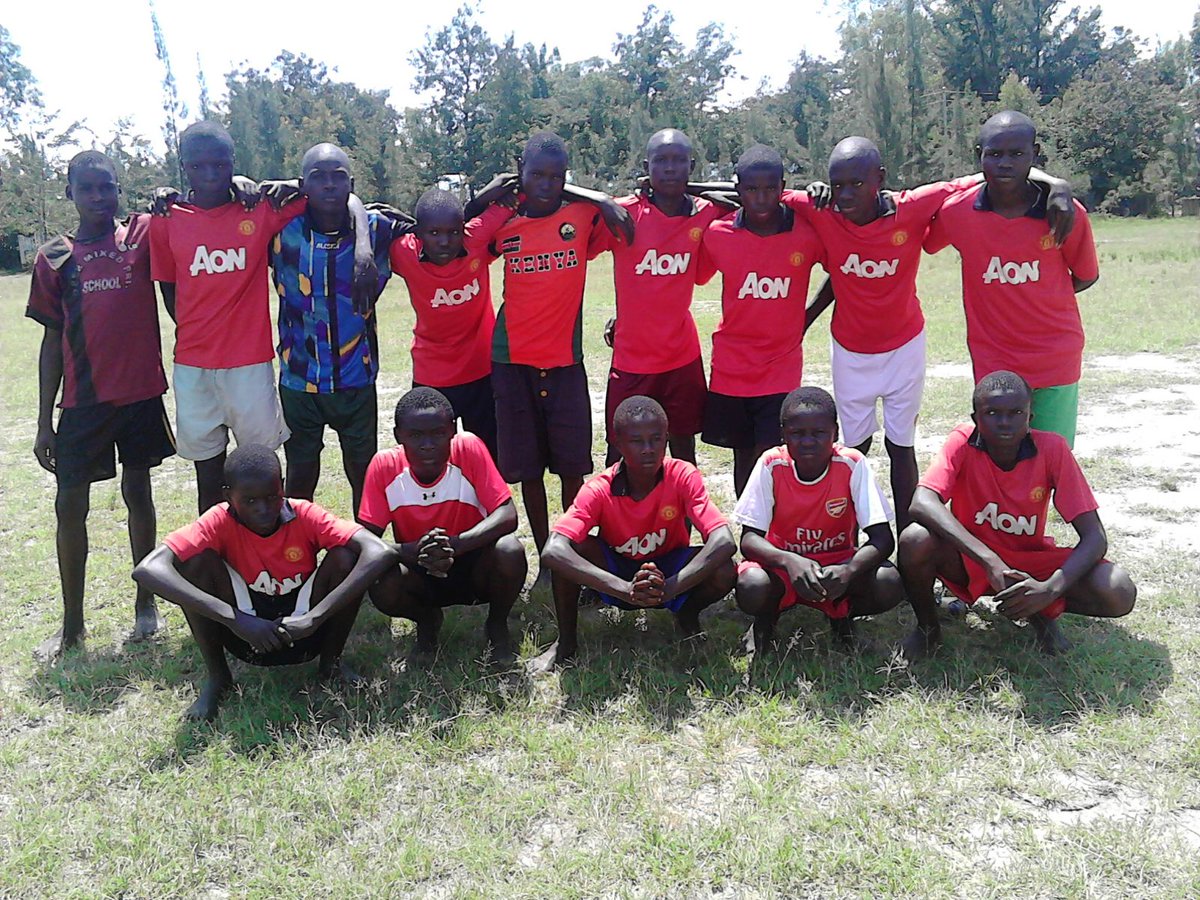 MiwaniFoot's tweet photo. @ManUtd well represented #MAF2015 https://t.co/Nt3d3ekp4Z