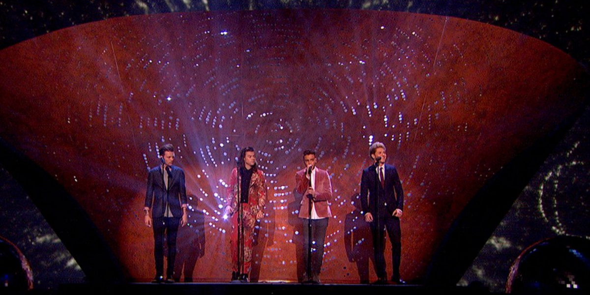 sugarscape's tweet photo. WATCH AGAIN: 1D's perfect goodbye (for now) as they perform on The X Factor Final: https://t.co/RYcpzN2T4X https://t.co/f9uVDnLp1o