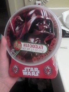 I do not like chocolate the only thing that saved em' was the fact that it was Star Wars #starwars https://t