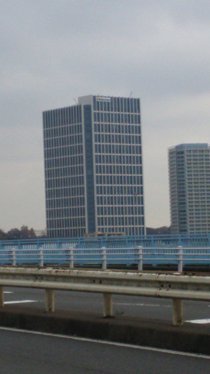 yujitaji's tweet photo. ラン途中の楽天本社 https://t.co/FIbpYy93Jw