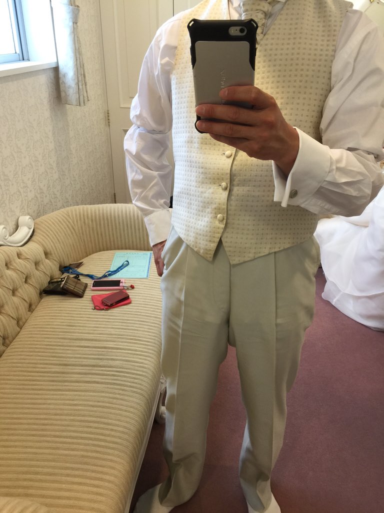 ken8411's tweet photo. 本日、わたくし8411こと「はっしー」は沖縄にて結婚式を行いました。 https://t.co/nfWTV77fjs