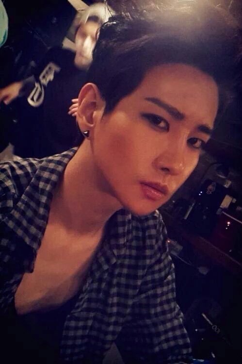 HAPPY BIRTHDAY TO THE SEX BOMB HIMSELF, LEE MINHYUK!     