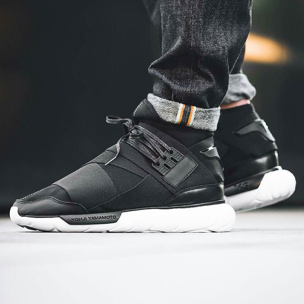 thesneakertruth's tweet photo. We love the Y3 Qasa High 👊 Pic via @solebox_official #y3 #adidasoriginals #sneakers #kicks #sneakerhead #kickstagra… https://t.co/o4ehLgb7NK