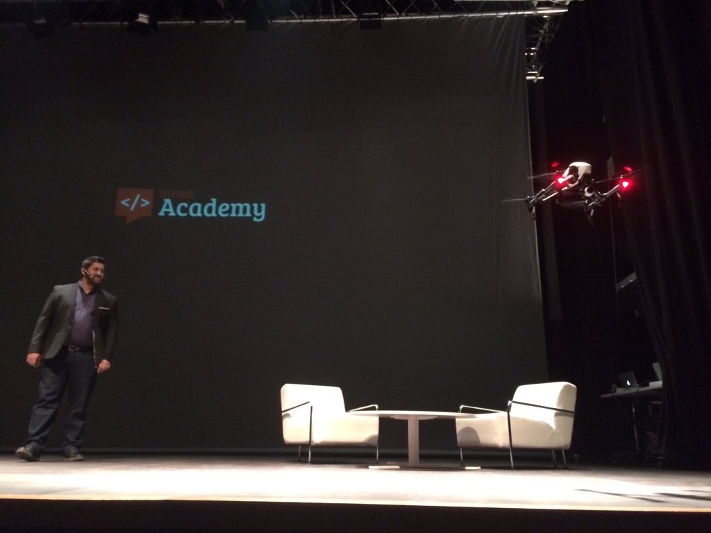 PatriciaPastorG's tweet photo. AsΓ de crack comienza #DeveloperDay grande @geekshubs por montar una jornada de #CTOSuccess #ComunidadVITe https://t.co/DUGSoXjgeo