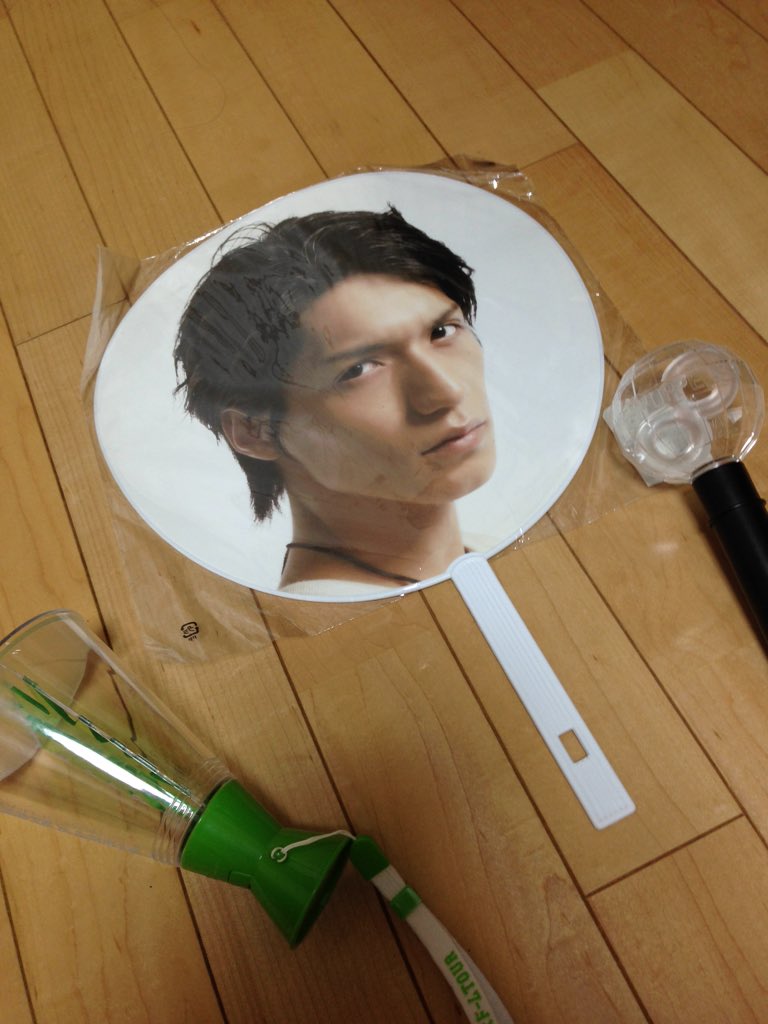 Pink__51Q's tweet photo. 2008年 錦戸亮うちわ
5大ドーム ペンライト
パッチ ペンライト

金額 相談
都内付近手渡し可能な方

#エイト
#関ジャニ∞
#エイトグッズ譲
#錦戸亮
#グッズ譲 https://t.co/ZfGMDVv6RR