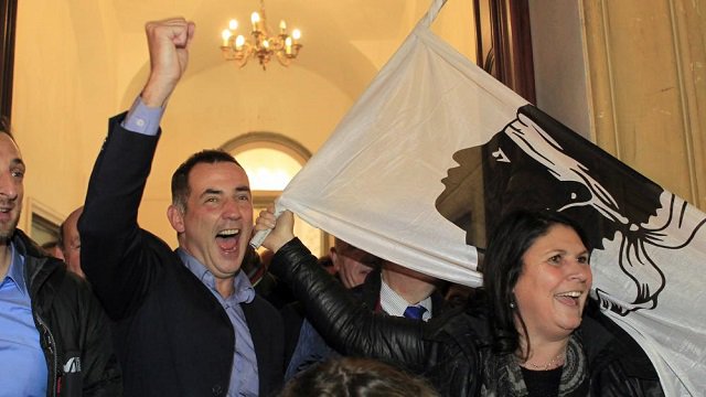 CNEWS's tweet photo. #Regionales2015 > Victoire historique des nationalistes en Corse
>> https://t.co/XIf0ajdiNO https://t.co/hi0MNSxMOv