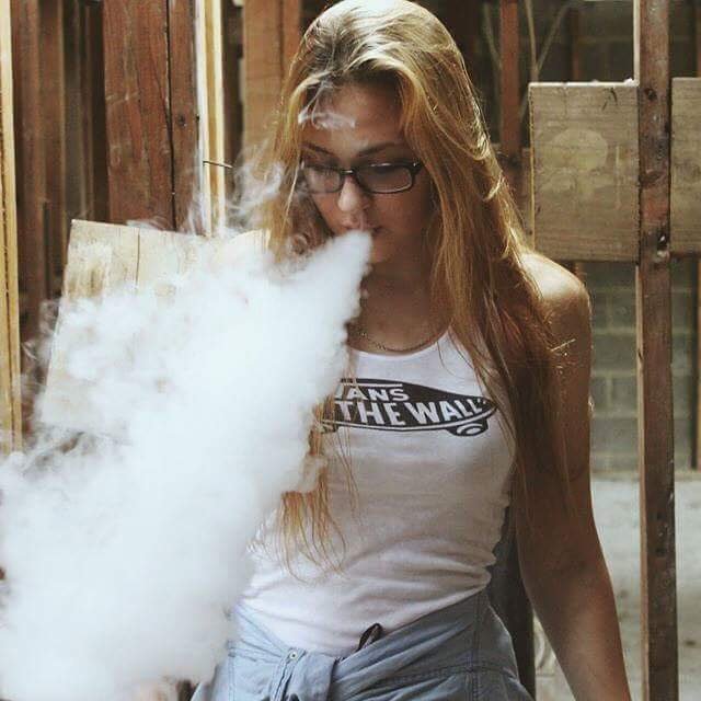 Cloud chasing Girl #ecig #vape #vapote #vapor #vaping #freevape #vapegirls  #subohm #cloudchasing #vapebabes