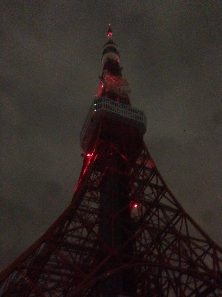 enlife5555's tweet photo. 昨日は東京タワーへ。。。。

なんで灯消えとるんやー笑 https://t.co/U4TdXJfFfC