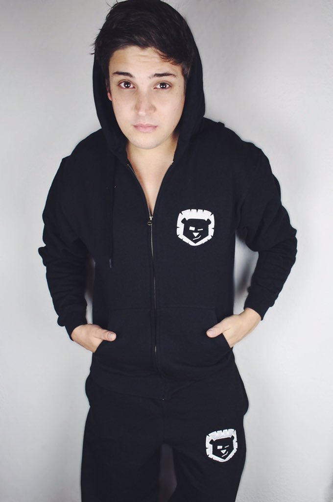 TheRealLiont's tweet photo. Kann's kaum erwarten euch alles zu zeigen Leute! Morgen um 18 Uhr gibts alles auf https://t.co/Bk6K3zUq8S ! 😍❤️ https://t.co/v2vAFqRVQ2