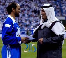 AHMEDSALEH15's tweet photo. اليوم يتم أسطورة #الهلال #يوسف_الثنيان  10 أعوام على حفل اعتزاله الذي جرى في استاد الملك فهد بحضور فالنسيا الإسباني https://t.co/UNZMQmRLYR