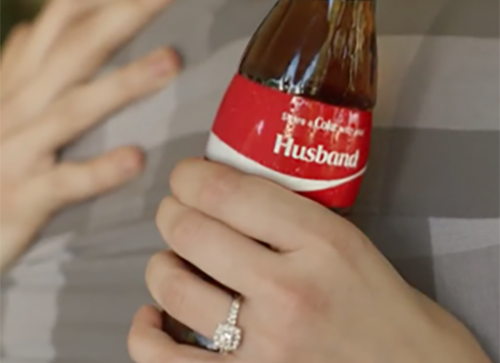 mkdirecto's tweet photo. Coca-Cola ayuda a personas reales a dar una sorpresa a sus seres queridos en su nuevo spot https://t.co/dD2uHA4fMu https://t.co/z0vZKTArVs