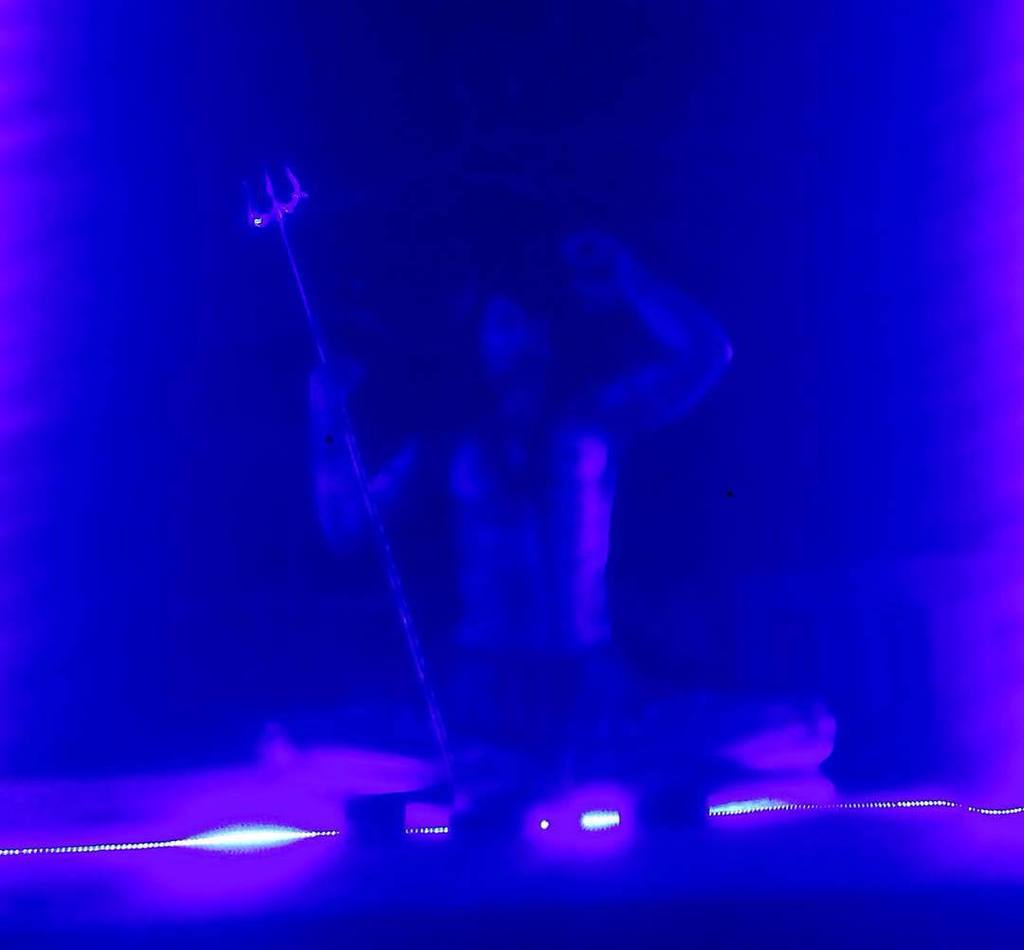 FabHacks's tweet photo. nazimzarius : https://t.co/2IVhhXg6B9 #iphone #shiva#uvbar#wanderlust #enjoyingwithfriends #hangout #party#psychot… https://t.co/r6Q0wnwE56