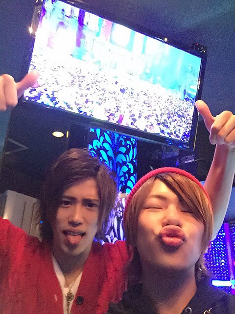 club_LINK_'s tweet photo. 店内にULTLA流してからテンションが異様に高い優也、燈両幹部補佐の2人←
ぱりぴ集うclubLINK本日も19:00〜
ソフィア2ビル3Fにて営業中です✨
#神咲燈
#小鳥遊優也
#リンクプラス https://t.co/xrOzPhqfIs