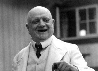 BBCRadio3's tweet photo. 'Ah, I love music!' is what Sibelius might have been saying here, still smiling in his 70s #EssentialClassics https://t.co/fdEEaGi1PW