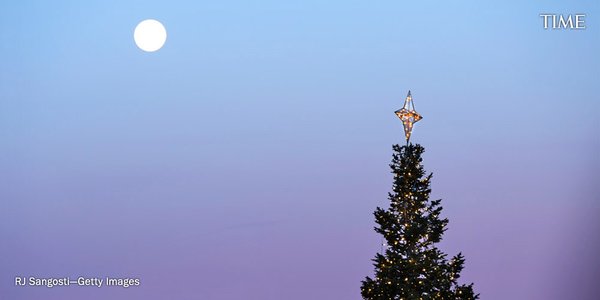 TIME's tweet photo. Full moon to rise on Christmas for first time since 1977 https://t.co/MlhbbWYbJd https://t.co/PhNNnMol40