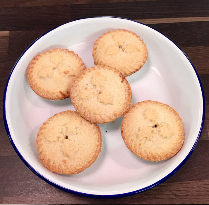 EdgeStNQ's tweet photo. Solo working at home tomorrow? Join @ZiferblatEdgeSt for a change of scenery and a delicious mince pie! https://t.co/eexzw9sG9F