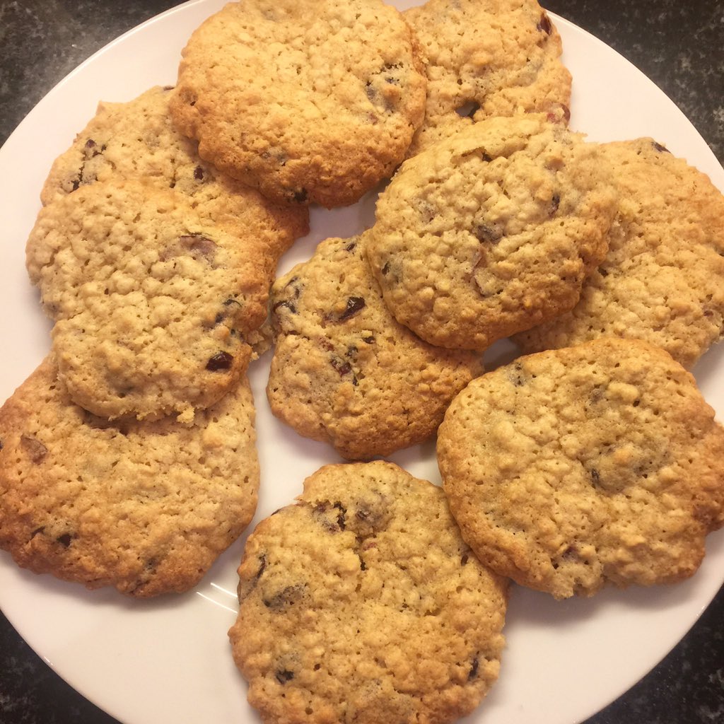 sarahfw40's tweet photo. Yummy #stickymix cookies from @thevegankind #TVK26 box on the blog today!๐ช
https://t.co/czzKxFochF
#vegan #dairyfree https://t.co/iIIkpp7hvm