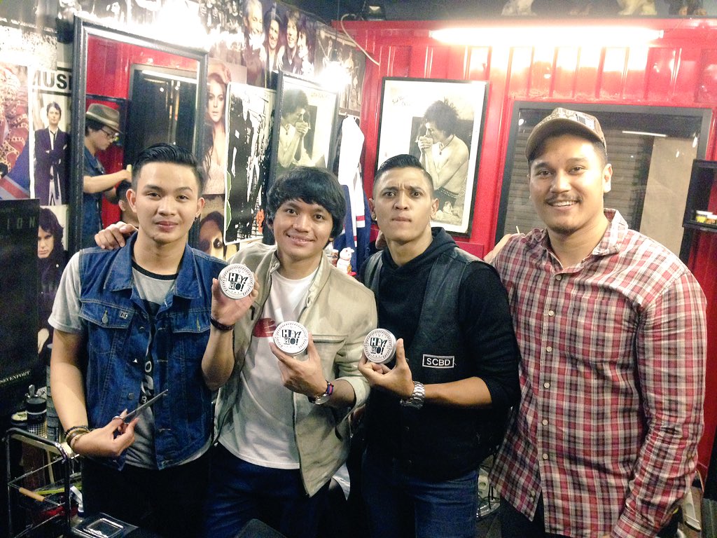calvriends's tweet photo. Sore ini @calvinjeremy baru gunting rambut di @HeyHoBarberShop keren banget hasilnya 💈👍🏾 #TakBerdua https://t.co/TQ69GKGUGQ