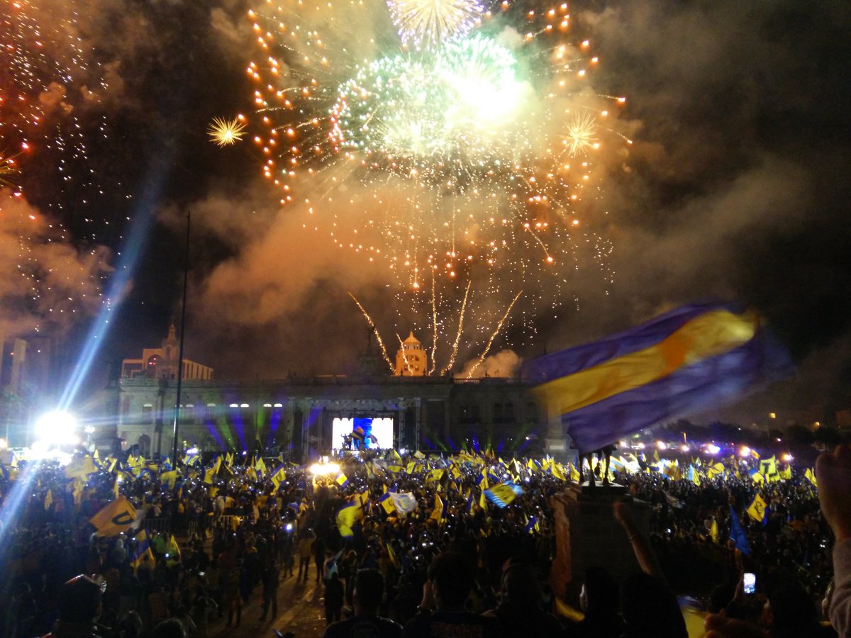 xiscor5's tweet photo. ¡CAMPEONES! 🏆🐯 #Apertura2015 #TIGRES #CuartaEstrella #Macro @InvictosSomos https://t.co/Wi31zefX4d