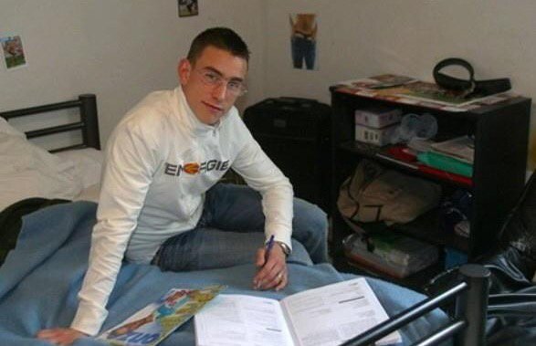 chrismd10's tweet photo. Koscielny working out how Messi, Suarez &amp; Neymar will fit in his overpopulated pocket https://t.co/P8lui7Ikex