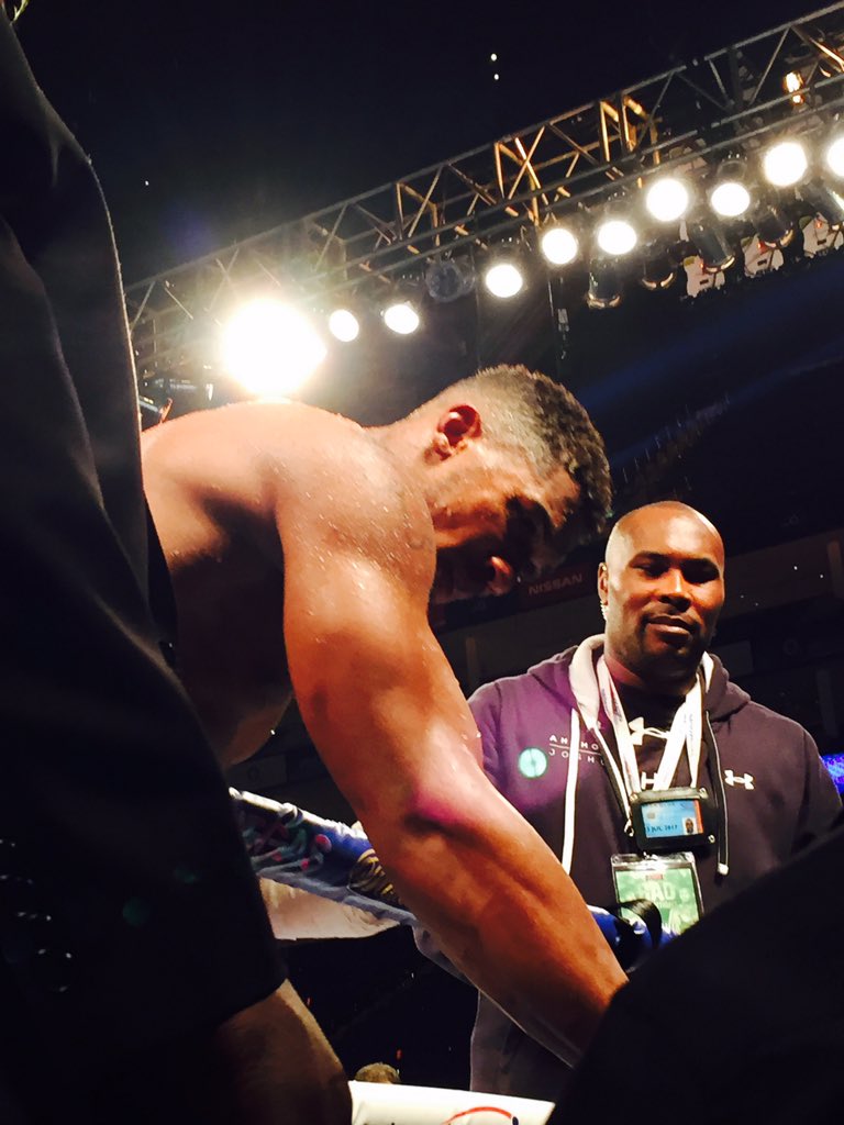 mattsmith2904's tweet photo. Up close with the champ @anthonyfjoshua Saturday night. Thanks to @brunobigmhs hooking it up as always#brithishchamp https://t.co/PnDAl4bHqz