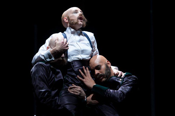 MottingerM's tweet photo. Kritik-Akademietheater: Hotel Europa oder Der Antichrist.Tief in die österr. Seele geringelt https://t.co/f8oIzJY1Kx https://t.co/cYRw5qXD2w