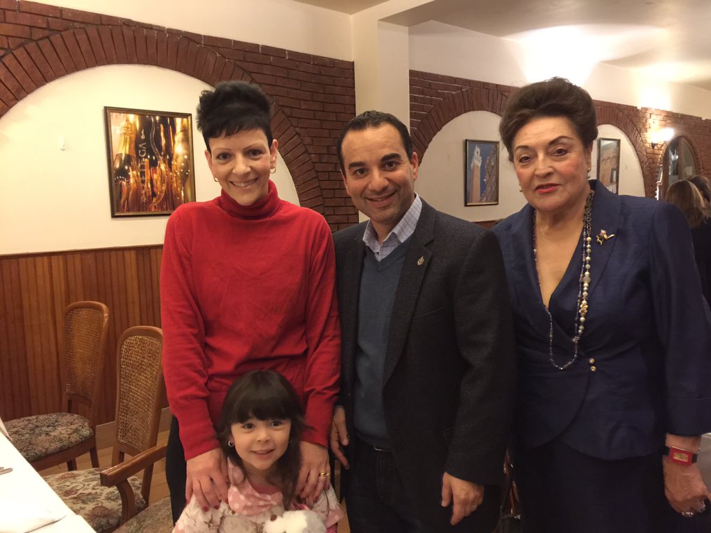 andysocialgirl's tweet photo. Last night @liberal_party #women #ChristmasDinner @LevittMichael #AnaRamirez @CMartinsMPP #family #friends #Canada https://t.co/r1xKRXNS7x