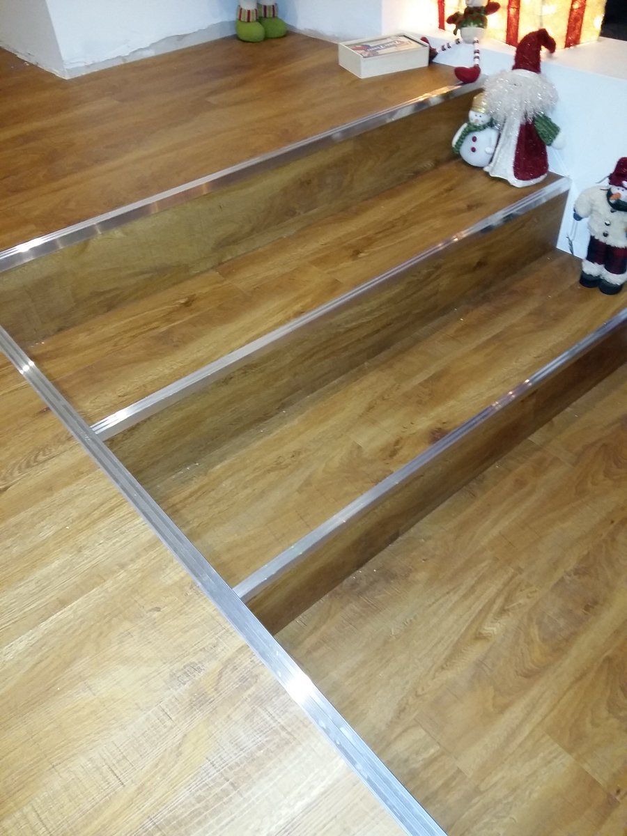 mjwflooring's tweet photo. @j2flooring1 santa will love these steps fitted with warm oak #lvt #steps #expertfitting #flooring #fashion https://t.co/owsUUvmLyV
